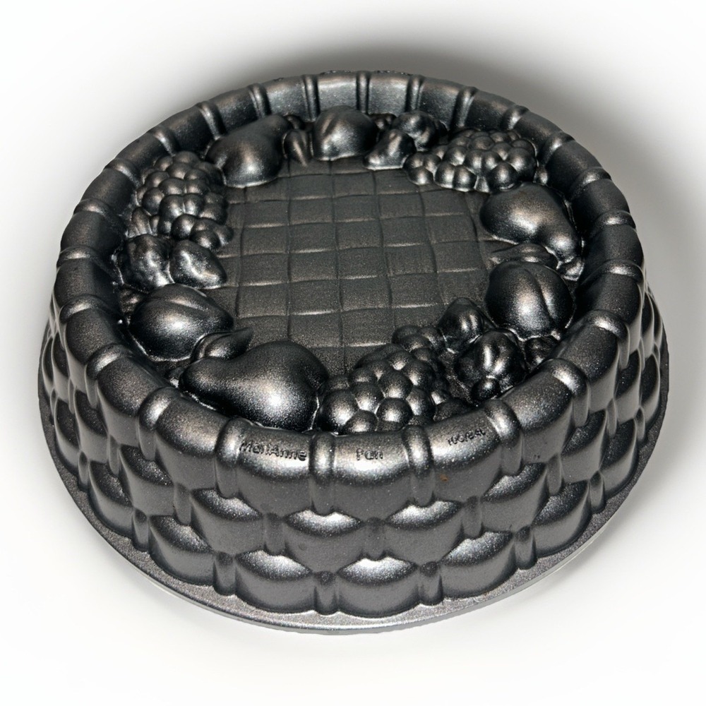 Nordic Ware Marianne Fall Harvest 10-Cup Fruit Cake Pan‎ Basket Weave USA